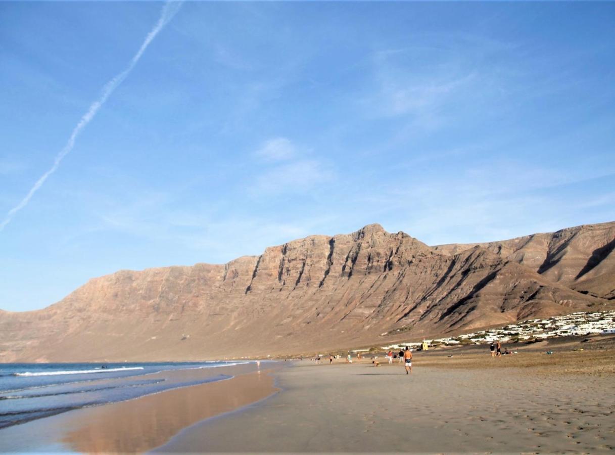 Canaryislandshost L Famara Surfer Luaran gambar