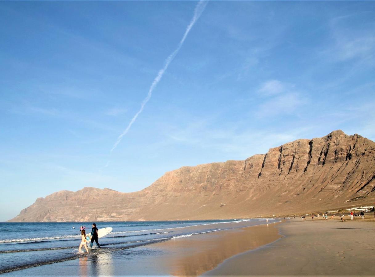 Canaryislandshost L Famara Surfer Luaran gambar