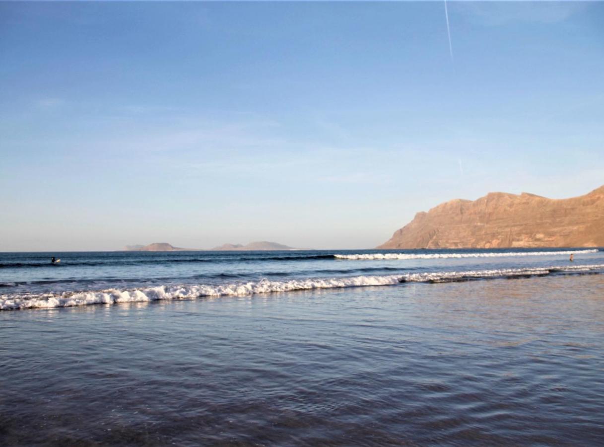 Canaryislandshost L Famara Surfer Luaran gambar
